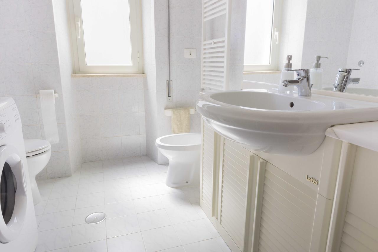 צ'יוויטווקיה Michelangelo Apartment מראה חיצוני תמונה