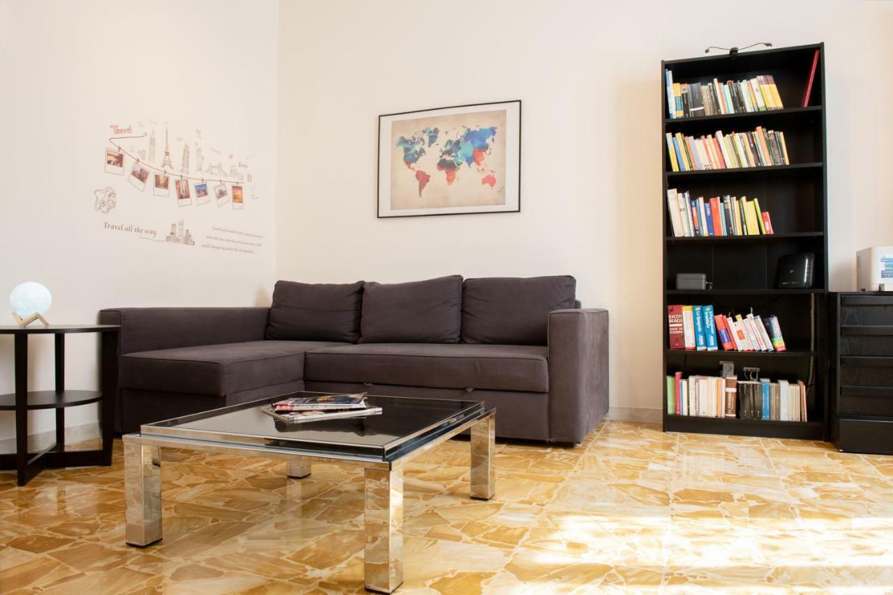 צ'יוויטווקיה Michelangelo Apartment מראה חיצוני תמונה