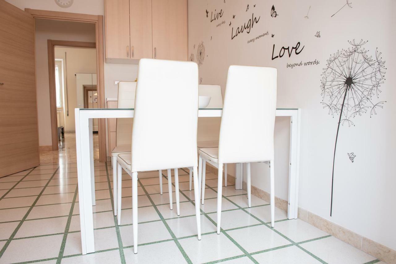 צ'יוויטווקיה Michelangelo Apartment מראה חיצוני תמונה