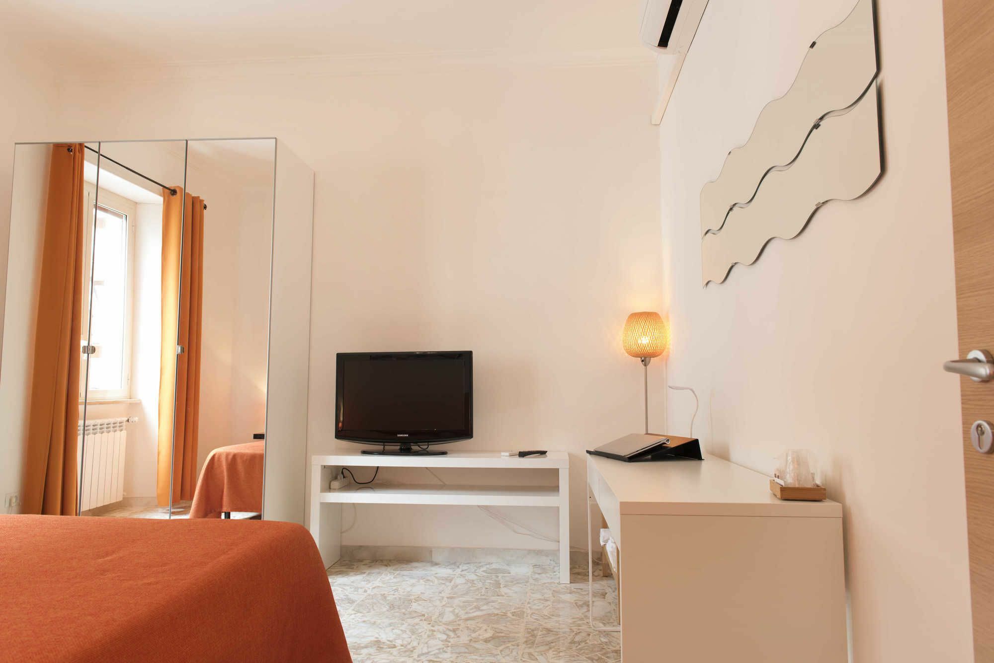צ'יוויטווקיה Michelangelo Apartment מראה חיצוני תמונה